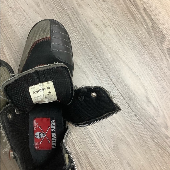 Unique High Top Shoes - Picture 3 of 4